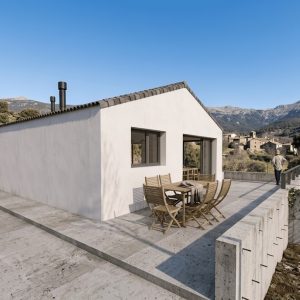 Vivienda unifamiliar en la Sierra de Madrid con amplia terraza de hormigón, mobiliario exterior de madera y vistas al pueblo de montaña.