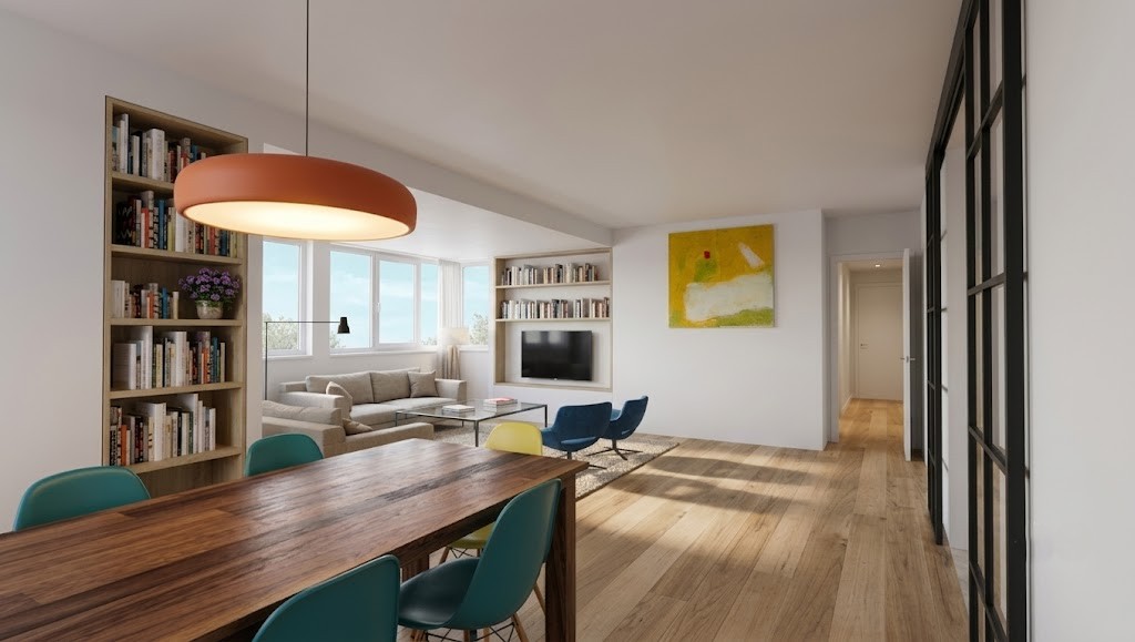 Vista general de zona de día diáfana en piso reformado en Madrid, con mesa de madera, sillas de diseño, librería empotrada y salón al fondo, por Espacio Acorde.